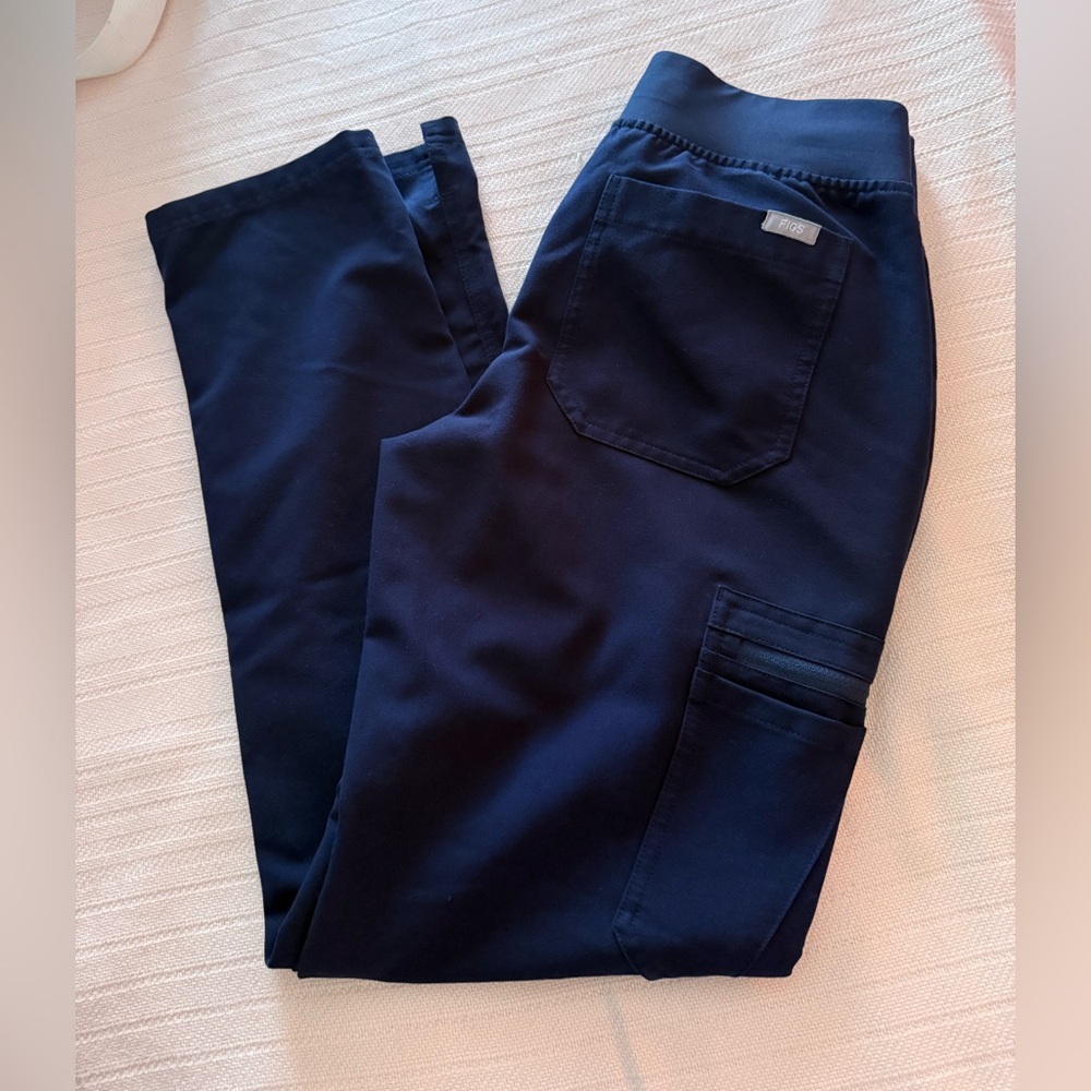 Figs straight leg skinny scrub pants
